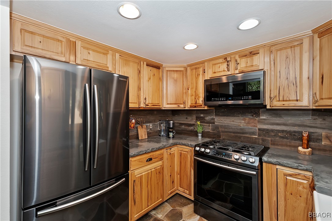 385 Iris Drive Property Photo 17