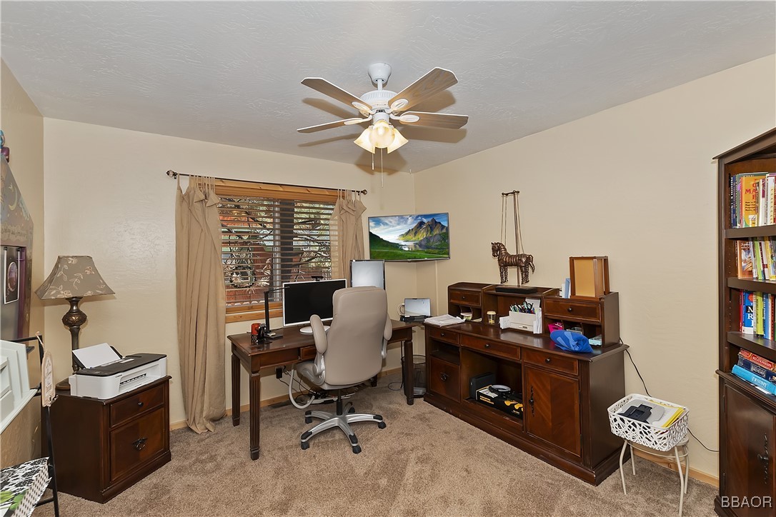 525 East Angeles Boulevard Property Photo 17