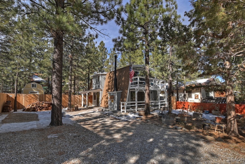 1109 Hemlock Lane Property Photo 2