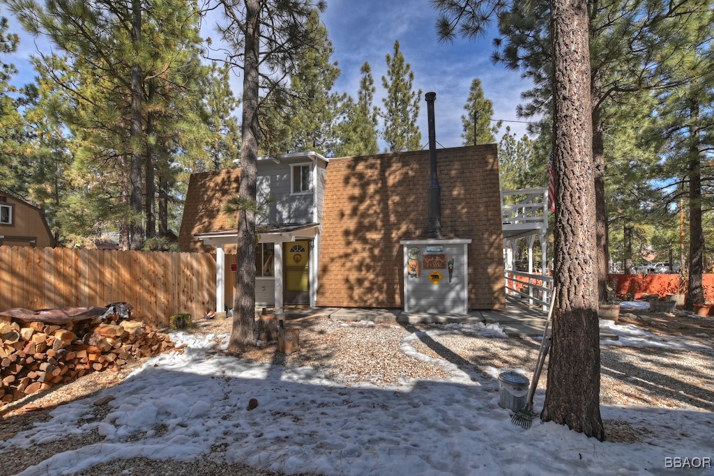 1109 Hemlock Lane Property Photo 3