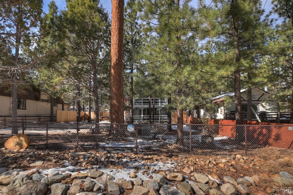 1109 Hemlock Lane Property Photo 4