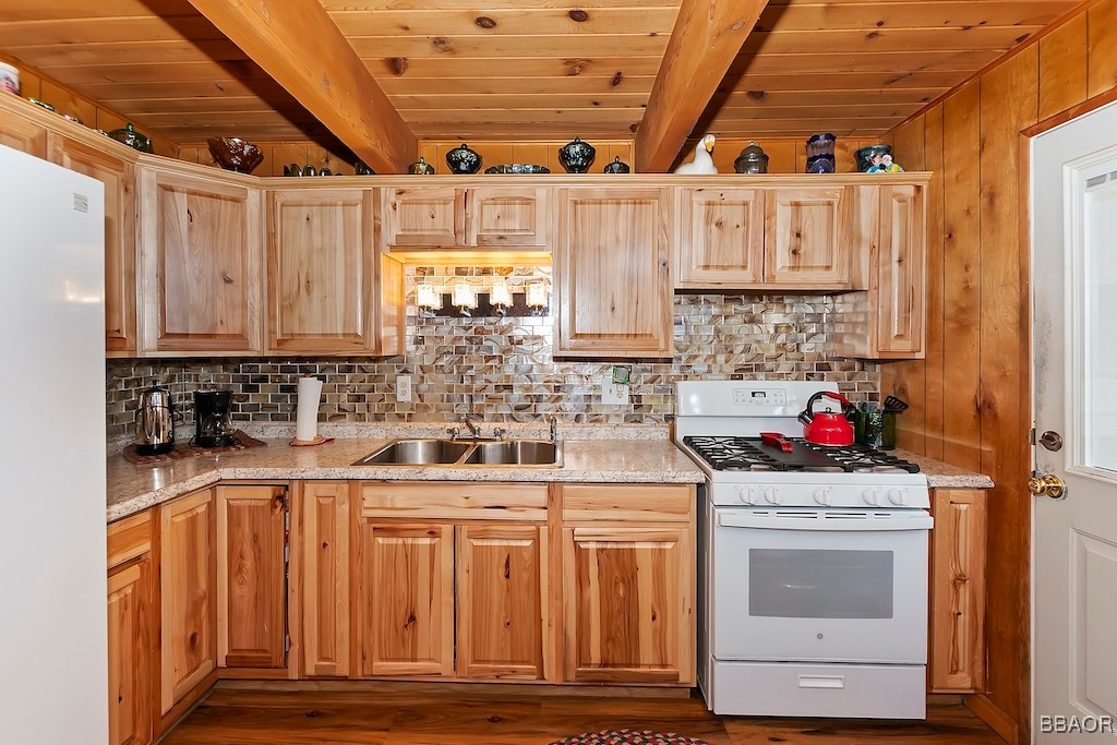 1109 Hemlock Lane Property Photo 12