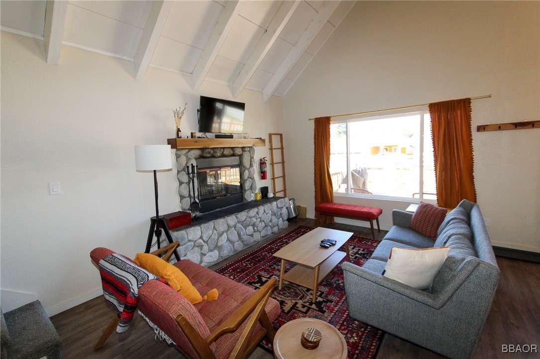 42585 Falcon Avenue Property Photo 4