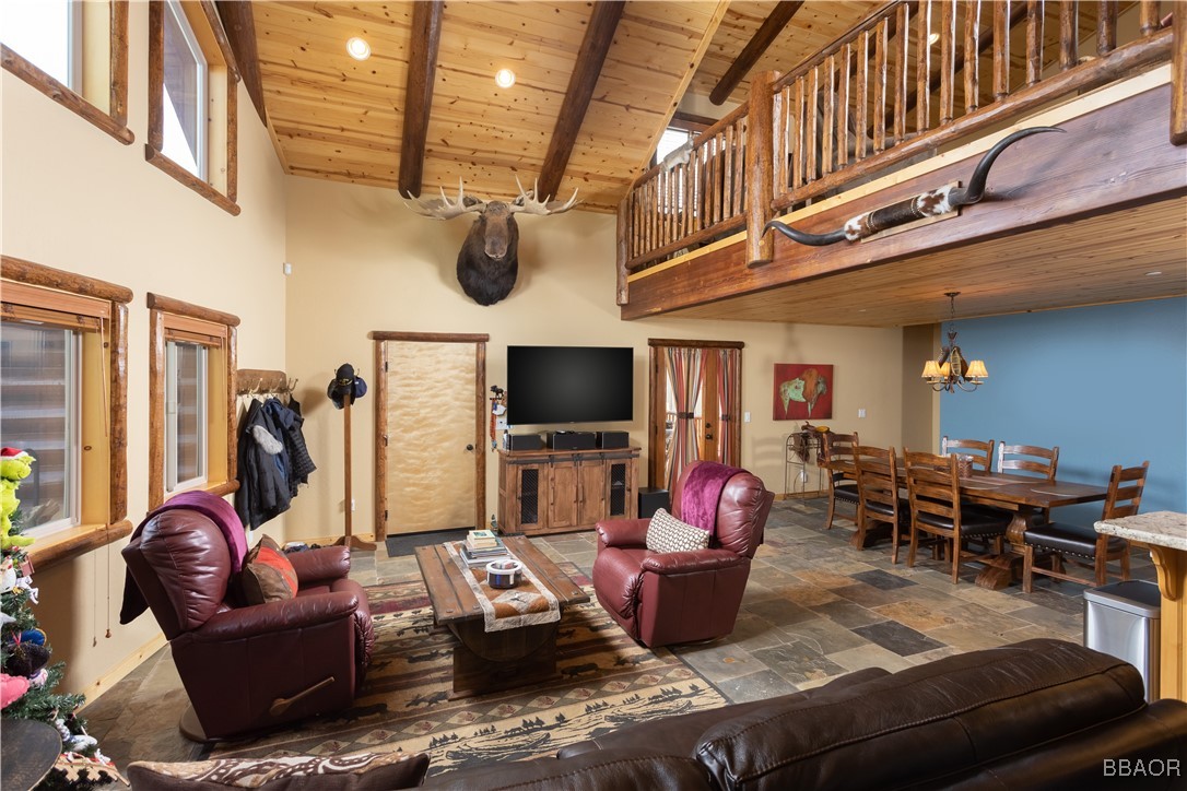 1389 Flintridge Avenue Property Photo 3