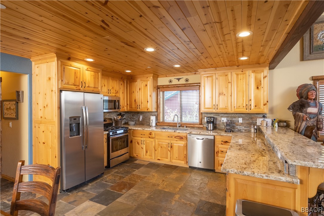 1389 Flintridge Avenue Property Photo 7