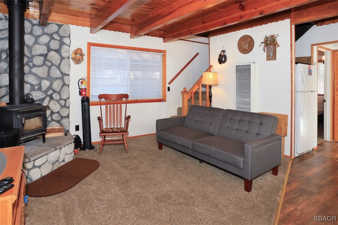 631 Los Angeles Avenue Property Photo 6