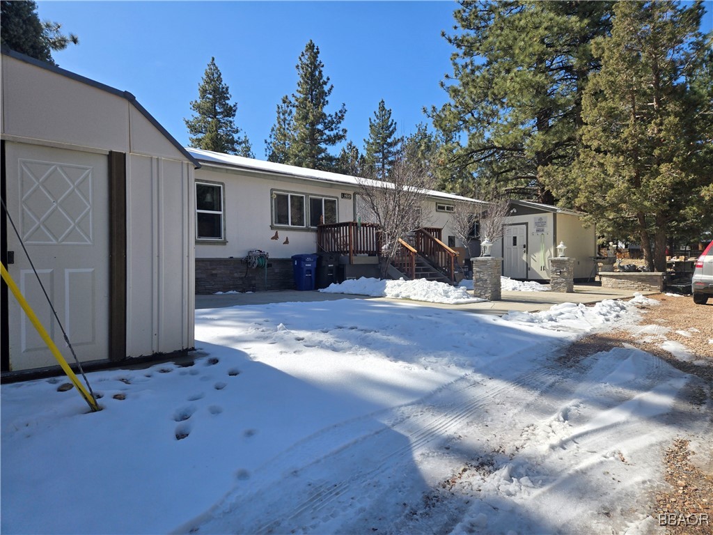 2056 Cedar Pine Lane Property Photo 4