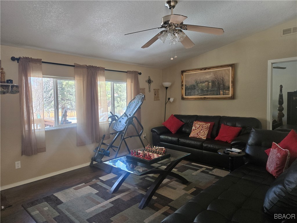 2056 Cedar Pine Lane Property Photo 8