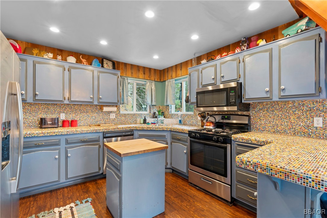 28185 Arbon Lane Property Photo 9