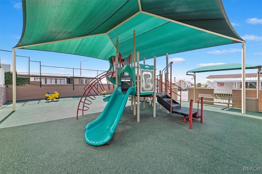 2140 Mentone Boulevard 21 Property Photo 31