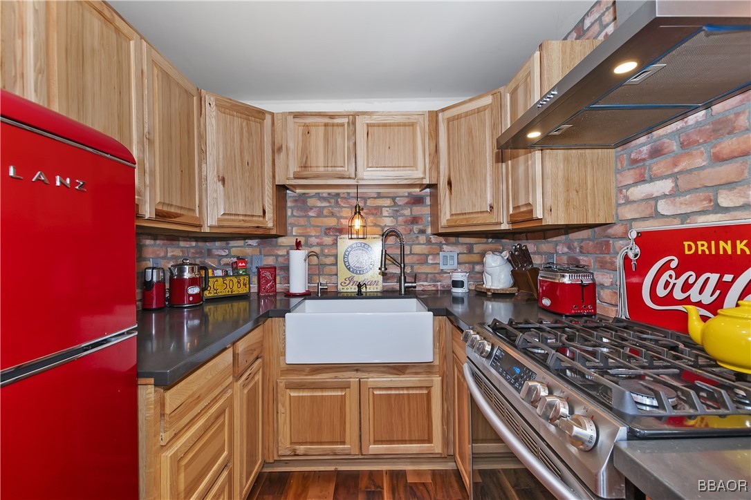 982 Villa Grove Avenue Property Photo 6