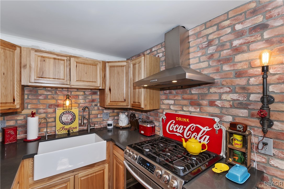 982 Villa Grove Avenue Property Photo 7
