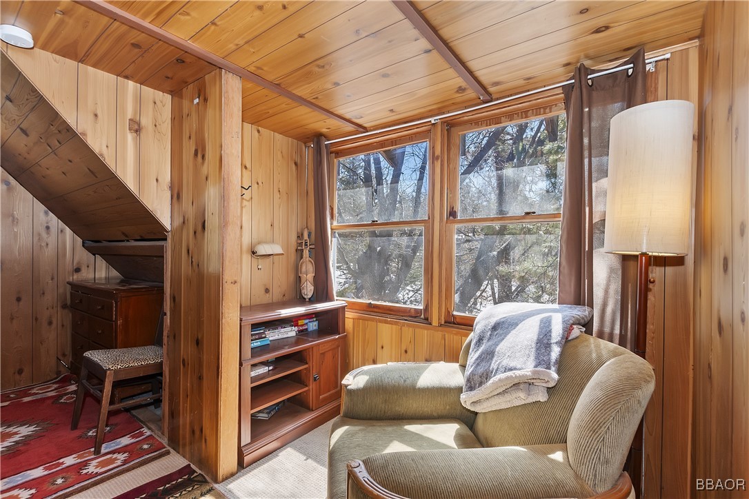 982 Villa Grove Avenue Property Photo 13