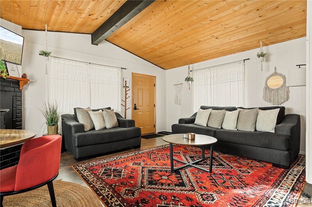 221 Angeles Boulevard Property Photo 6