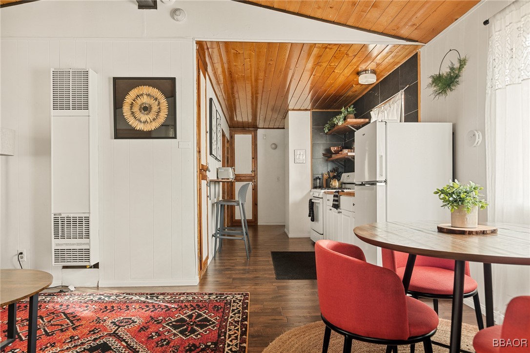 221 Angeles Boulevard Property Photo 7