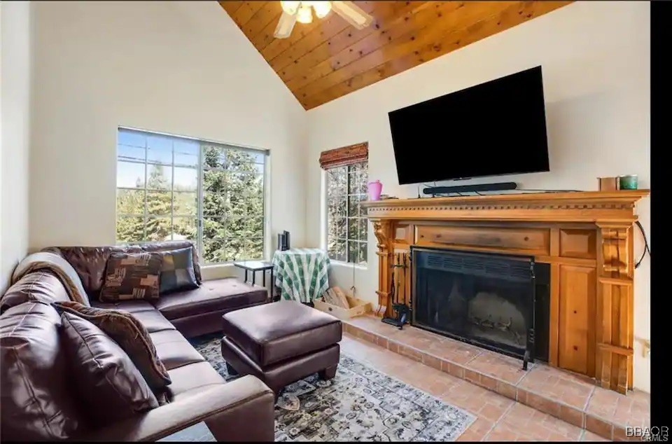 33257 Angeles Drive Property Photo 2