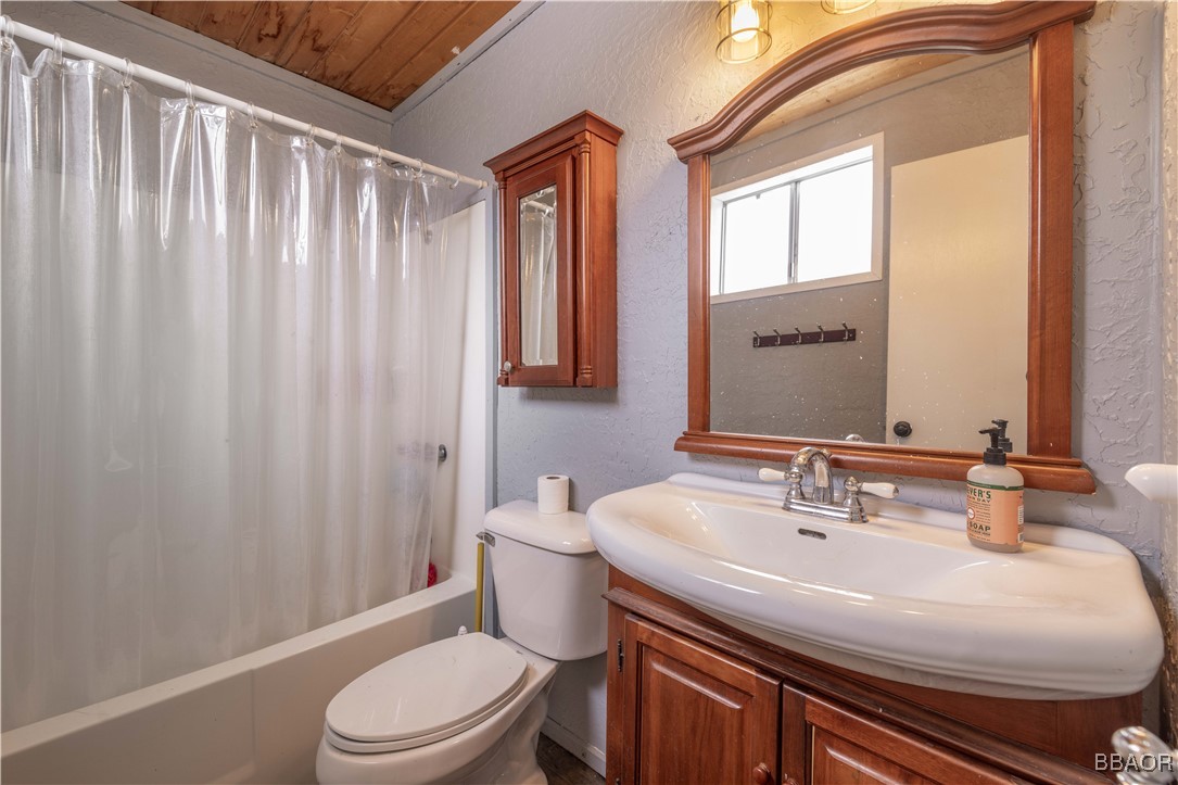 785 Vista Avenue Property Photo 9