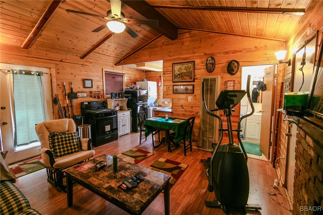 487 Imperial Avenue Property Photo 2