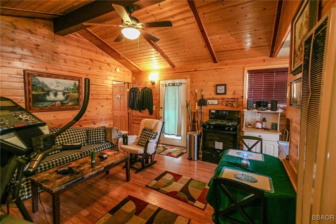 487 Imperial Avenue Property Photo 3