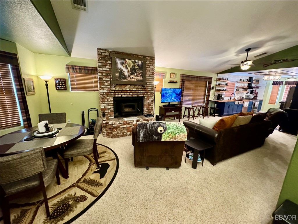 1036 East Fairway Boulevard Property Photo 7