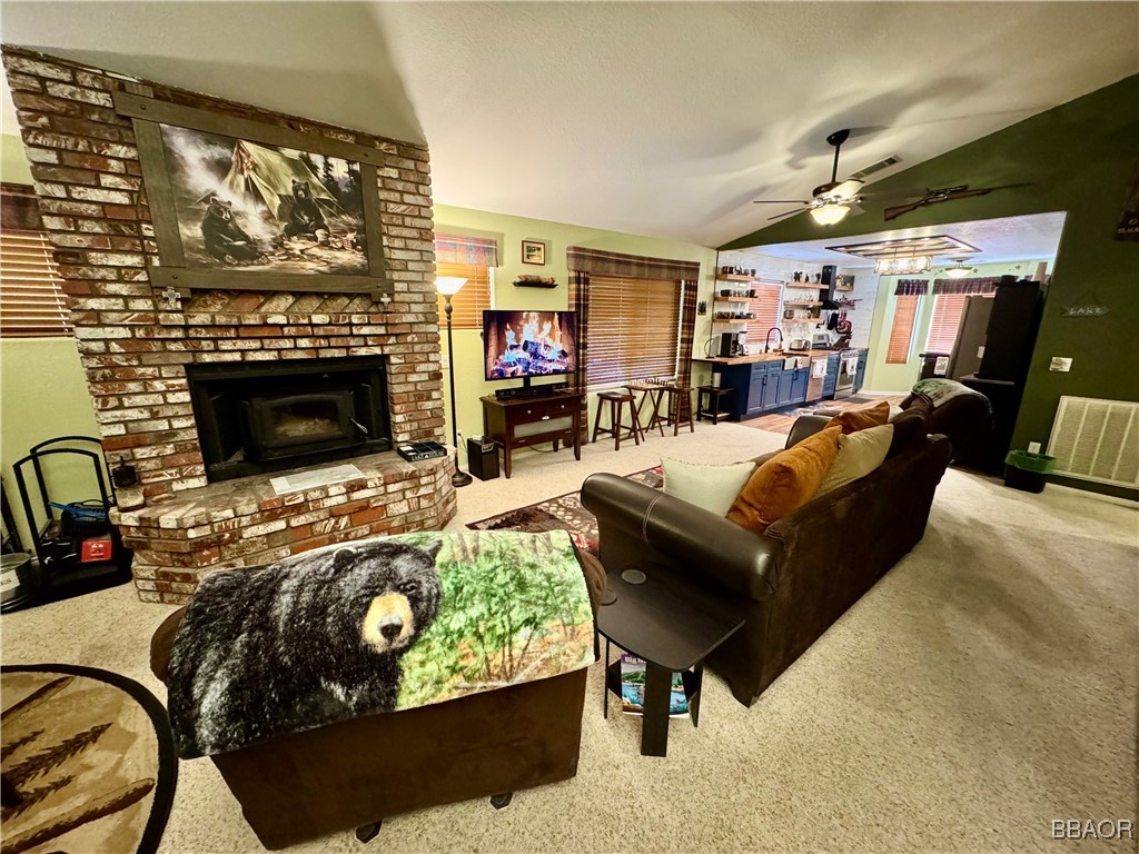 1036 East Fairway Boulevard Property Photo 9