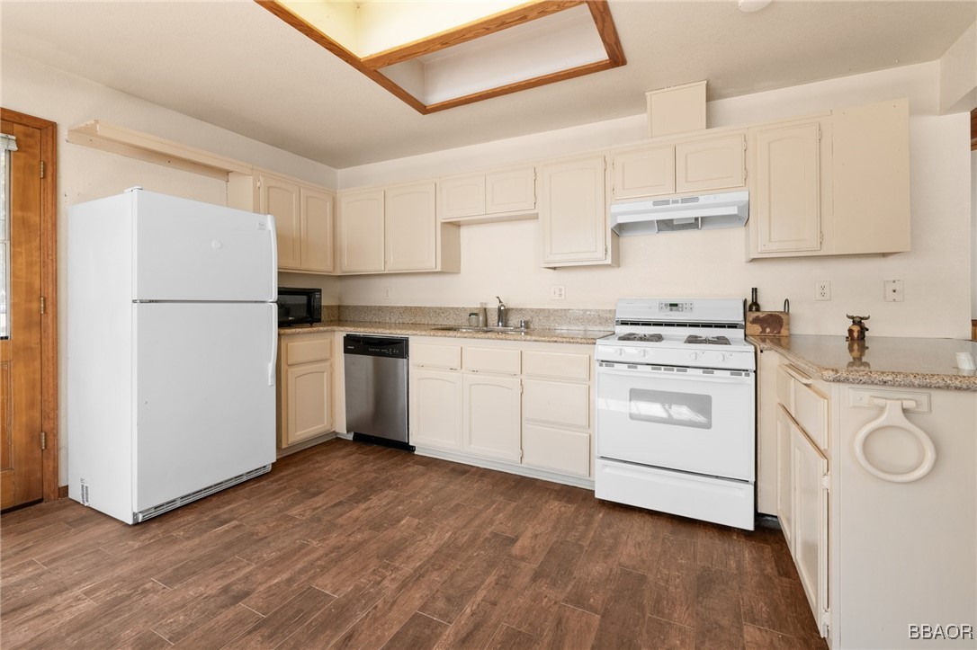 252 Riverside Avenue Property Photo 8