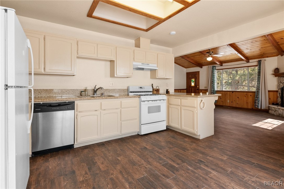 252 Riverside Avenue Property Photo 9