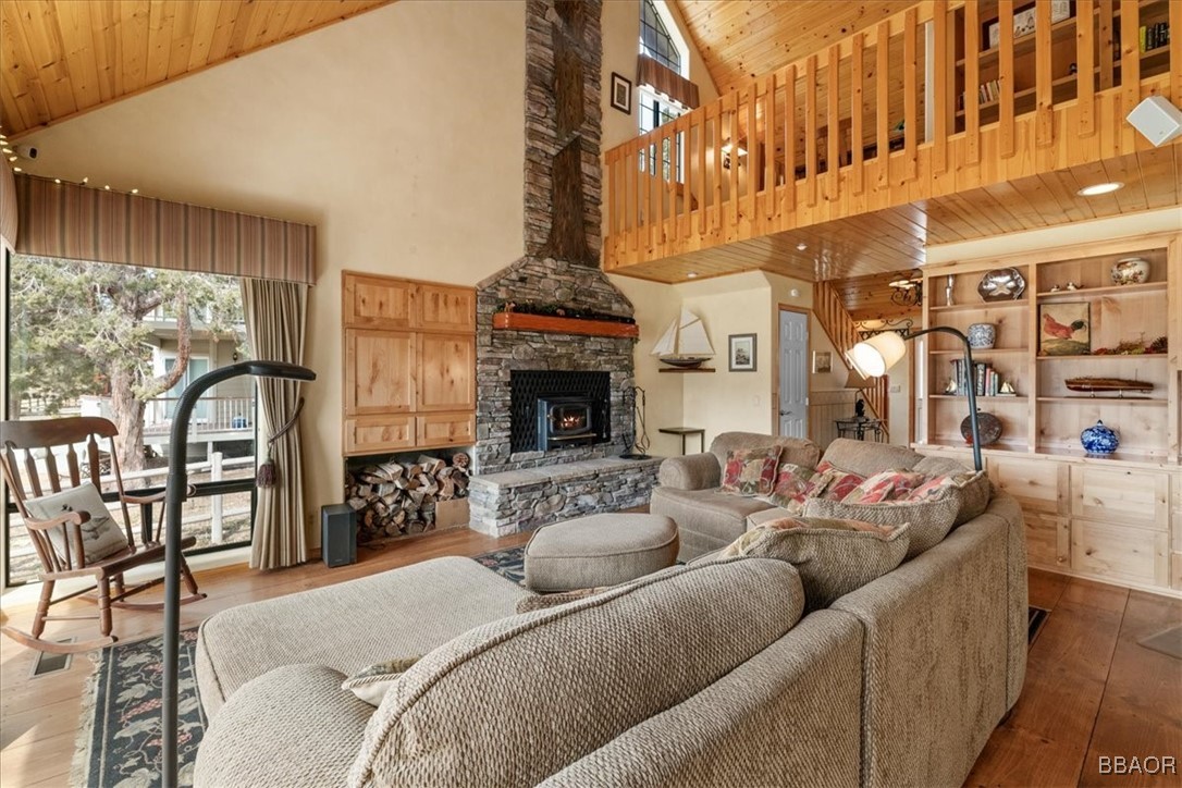 42443 Bear Loop Property Photo 3