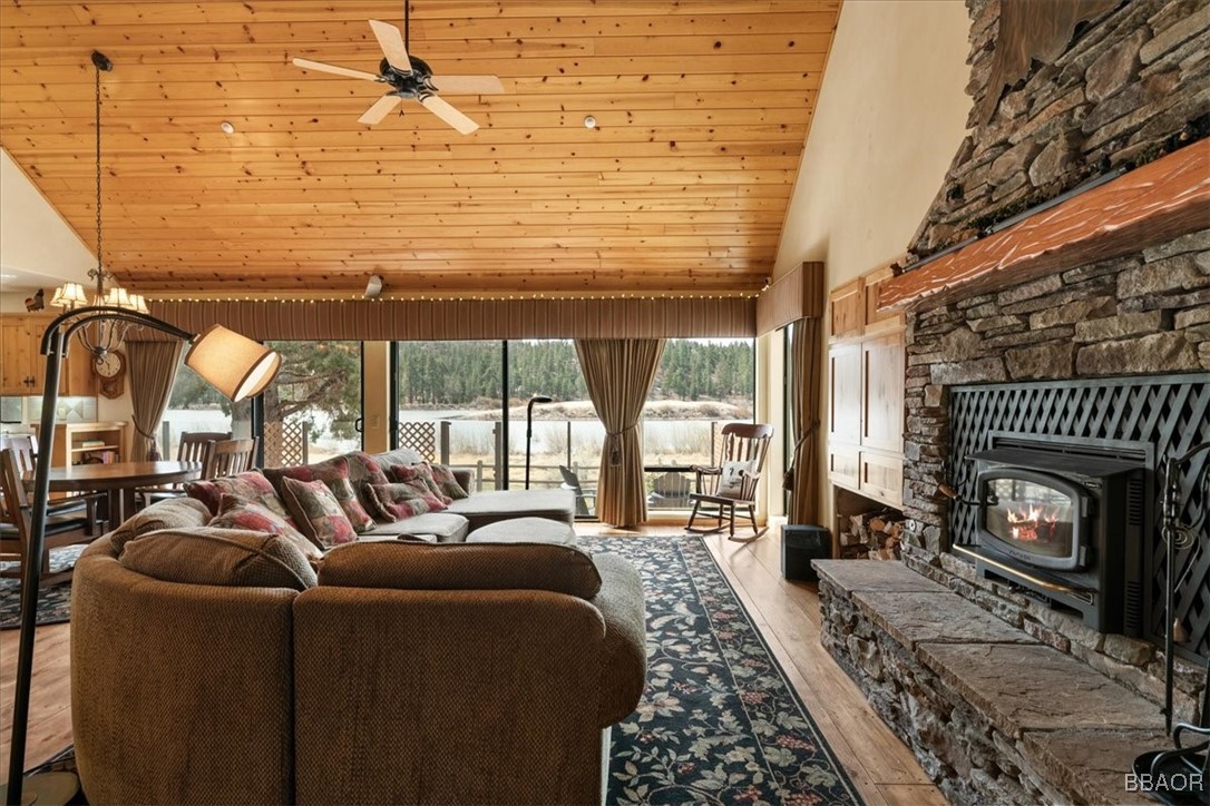 42443 Bear Loop Property Photo 5