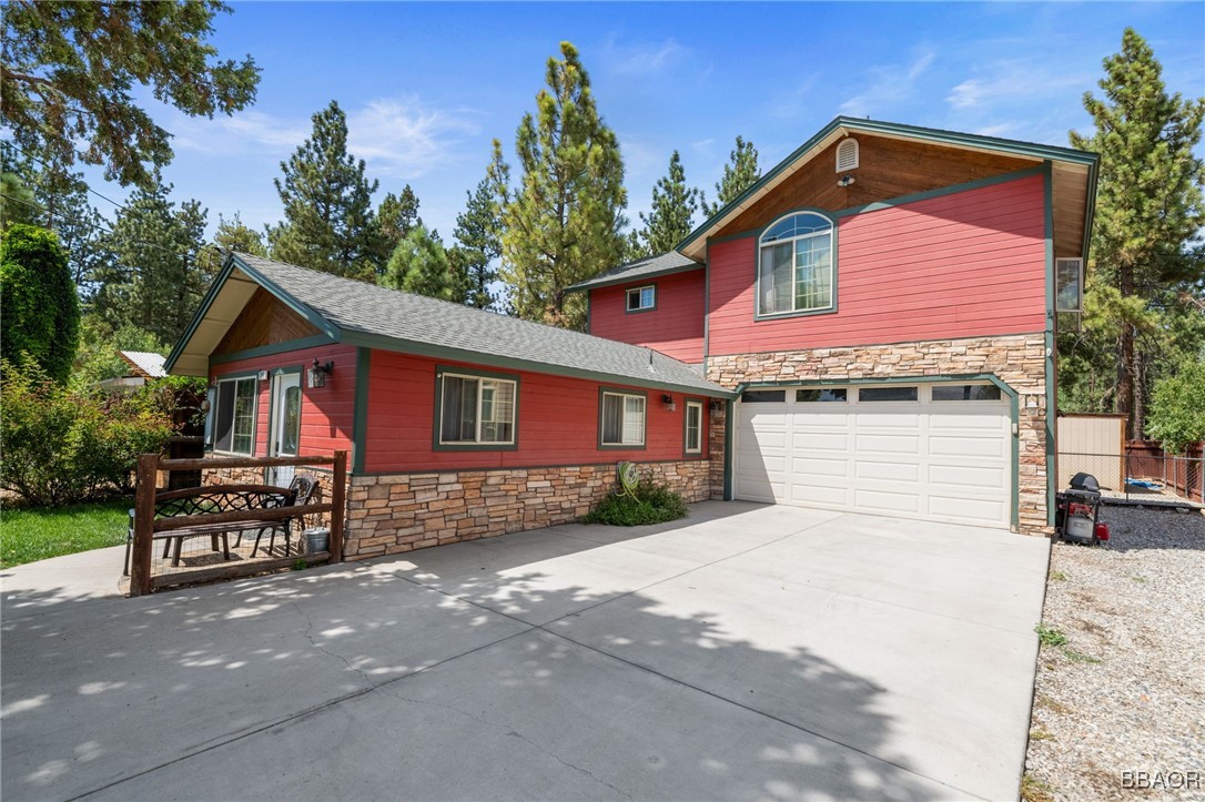 209 West Meadow Lane Property Photo