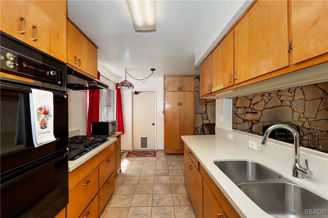 300 East Country Club Boulevard Property Photo 10