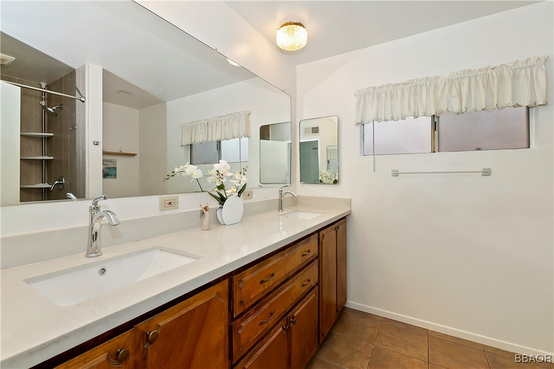 300 East Country Club Boulevard Property Photo 13