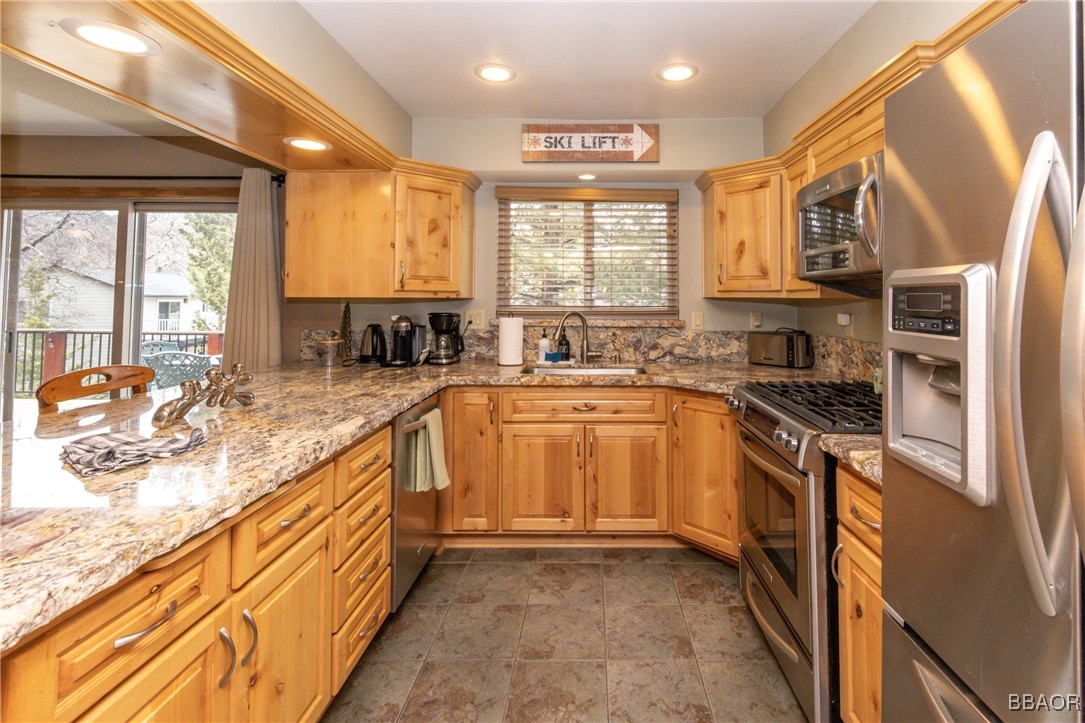 620 Villa Grove Avenue Property Photo 5