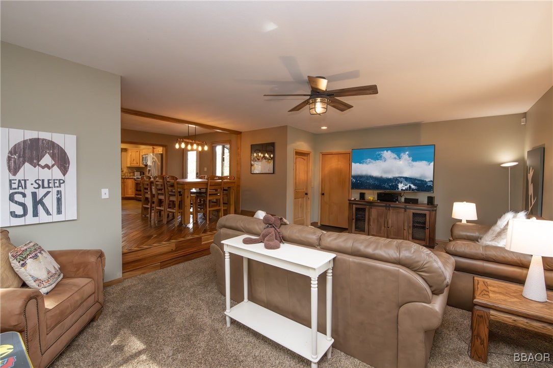 620 Villa Grove Avenue Property Photo 10