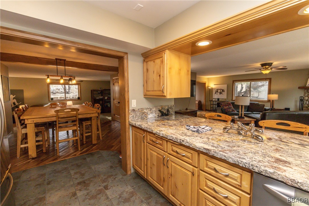 620 Villa Grove Avenue Property Photo 14
