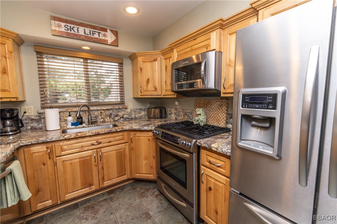 620 Villa Grove Avenue Property Photo 15