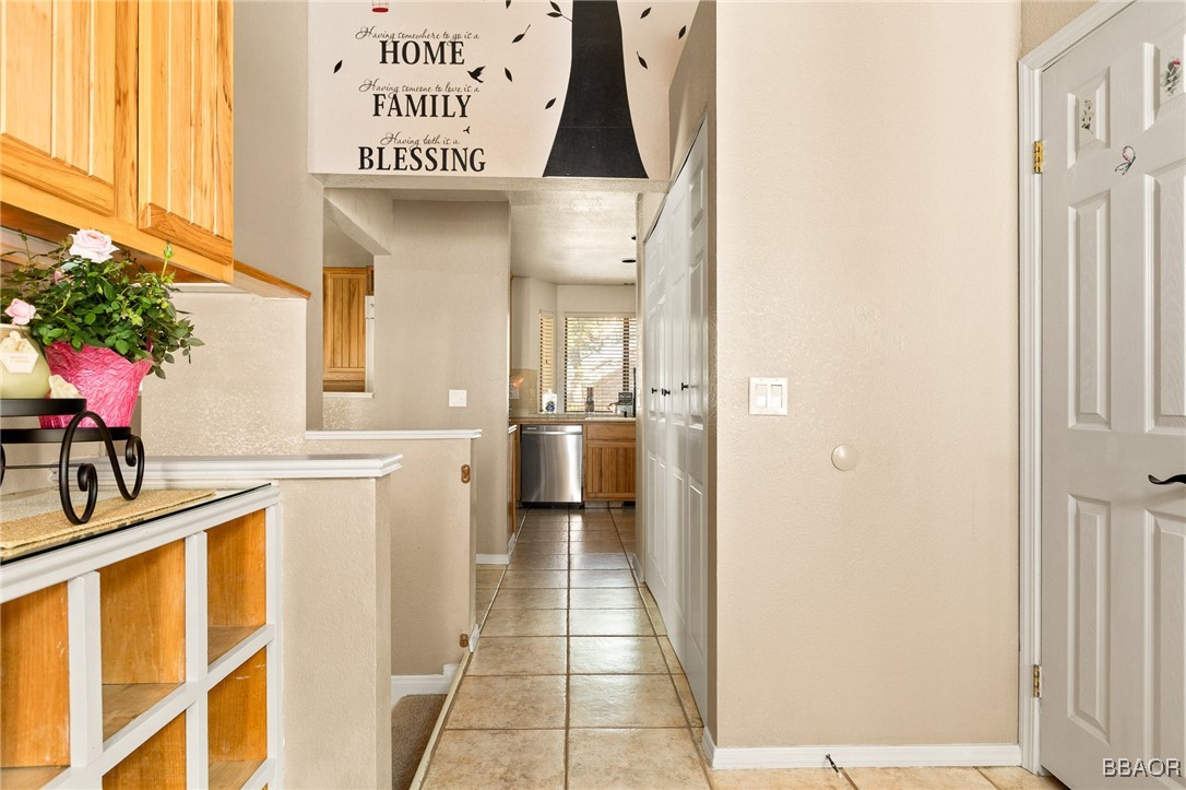 27596 North Bay Road Property Photo 6