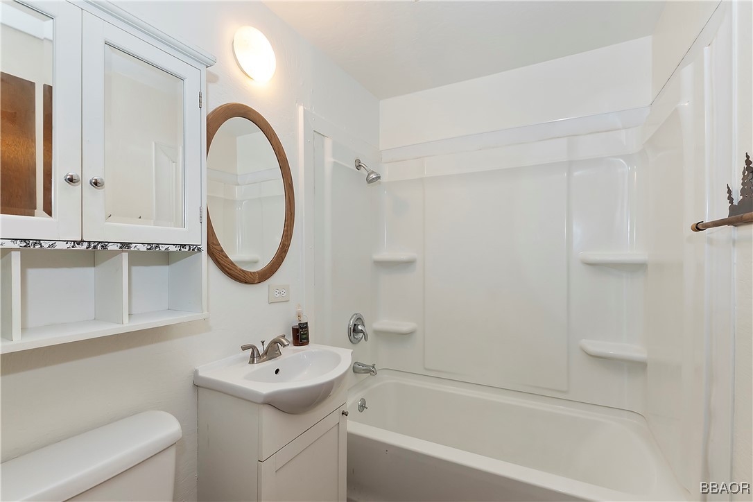 194 Santa Barbara Avenue Property Photo 13