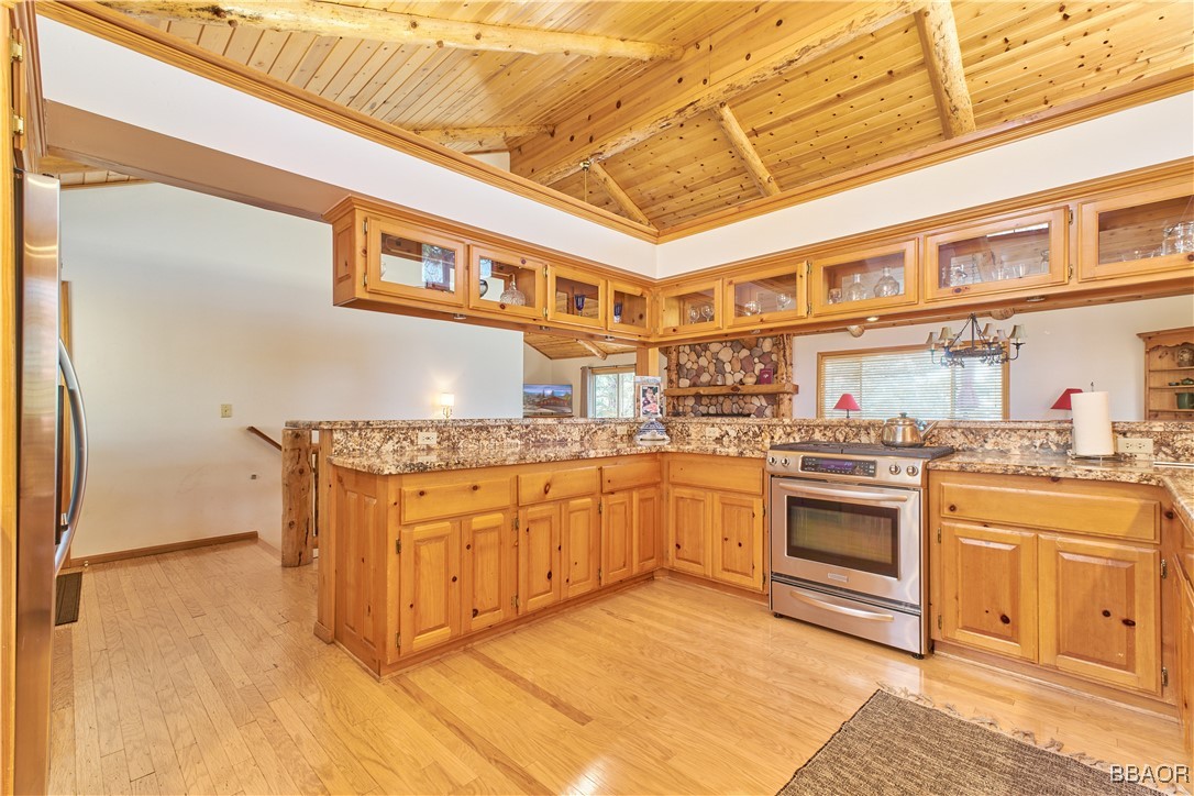 43669 Wolf Road Property Photo 10