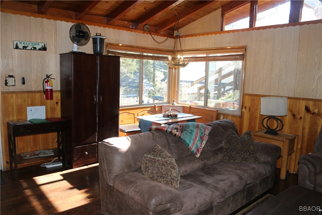 42584 Cougar Road Property Photo 5