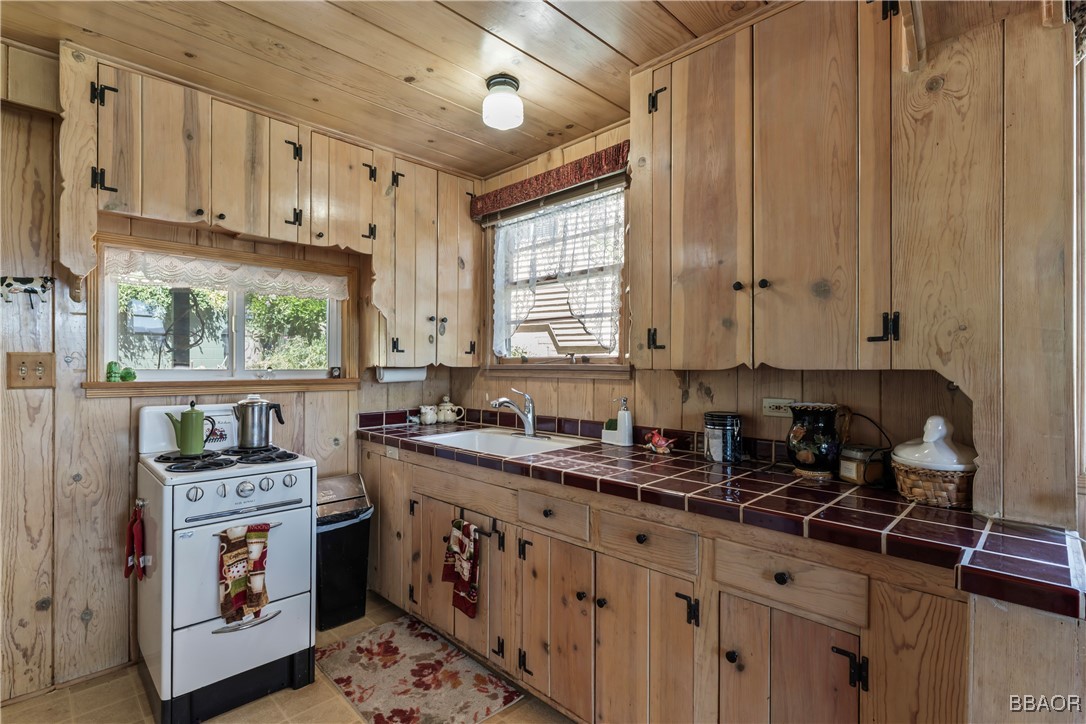 28810 Cedar Drive Drive Property Photo 6