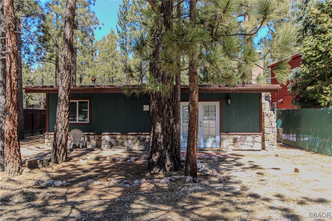 805 East Fairway Boulevard Property Photo 1