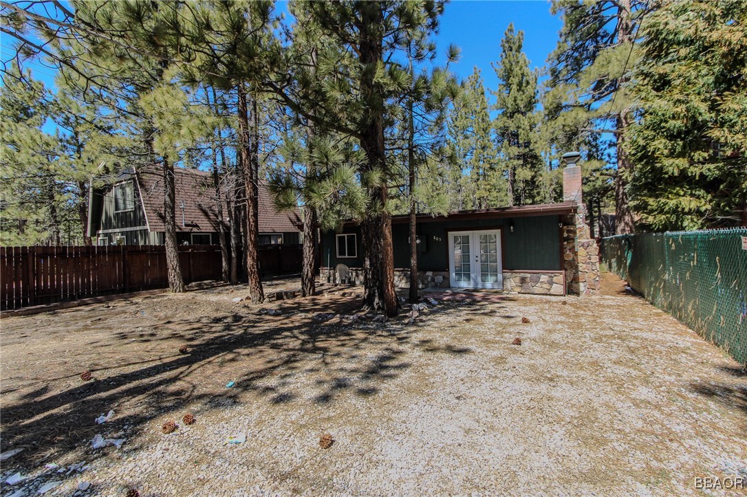 805 East Fairway Boulevard Property Photo 2