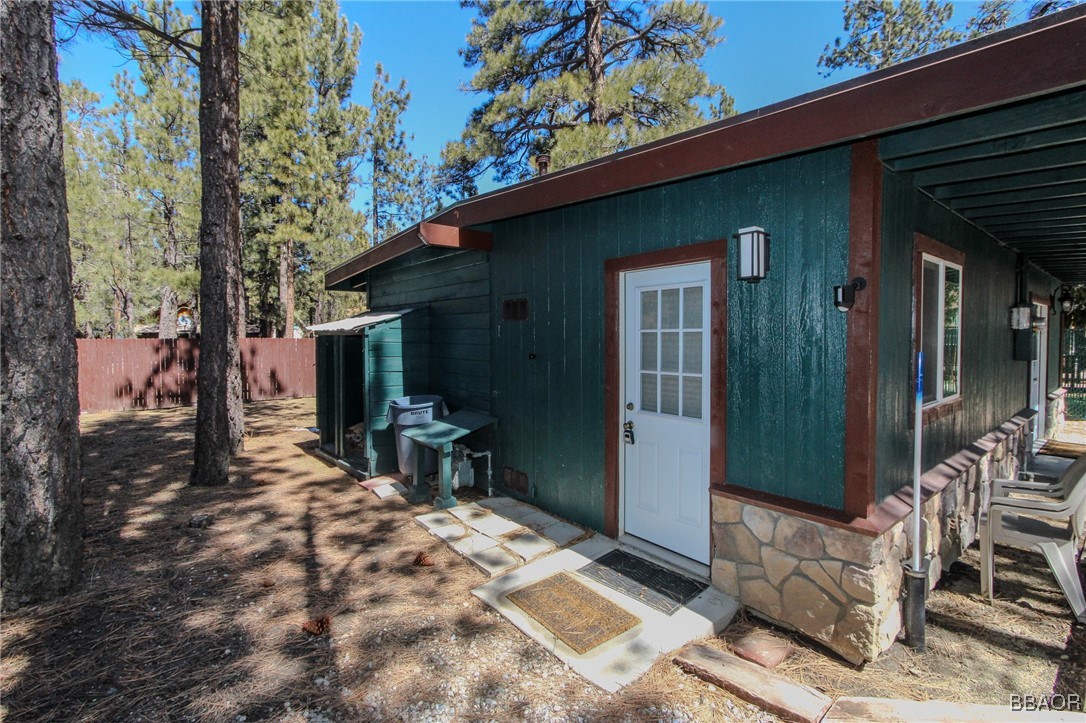 805 East Fairway Boulevard Property Photo 3