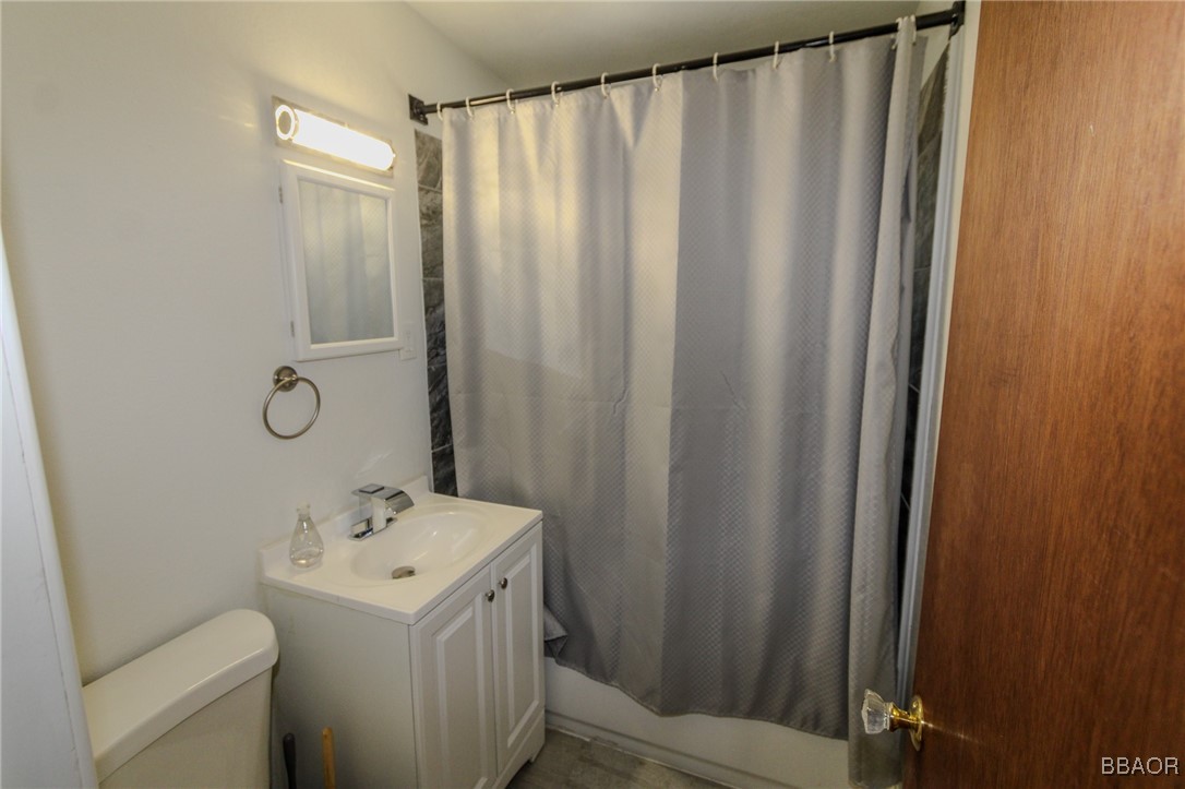 805 East Fairway Boulevard Property Photo 18