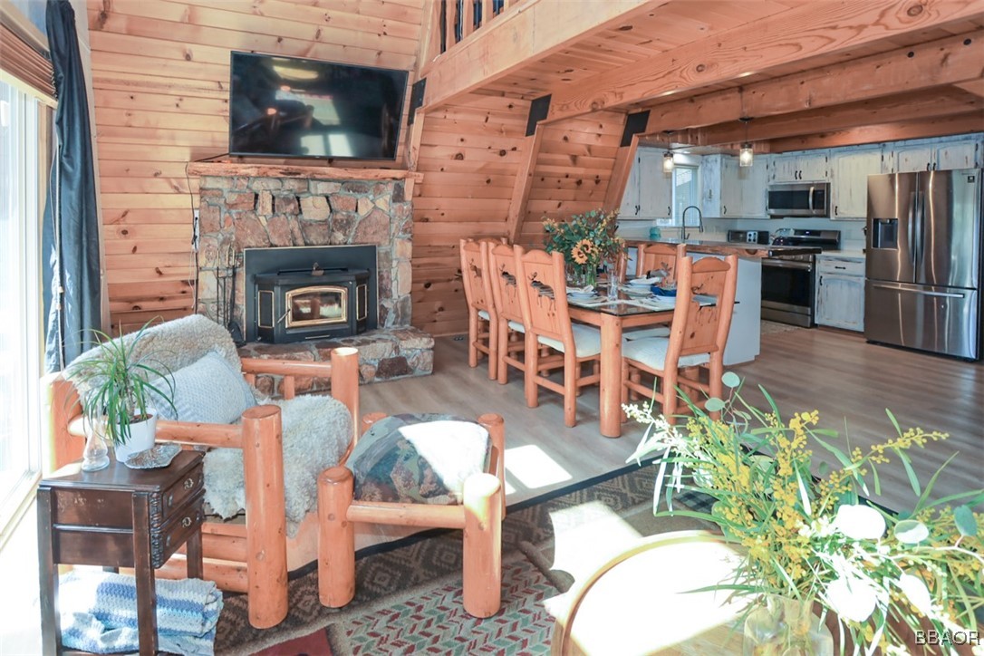 1019 Feather Mountain Drive Property Photo 2