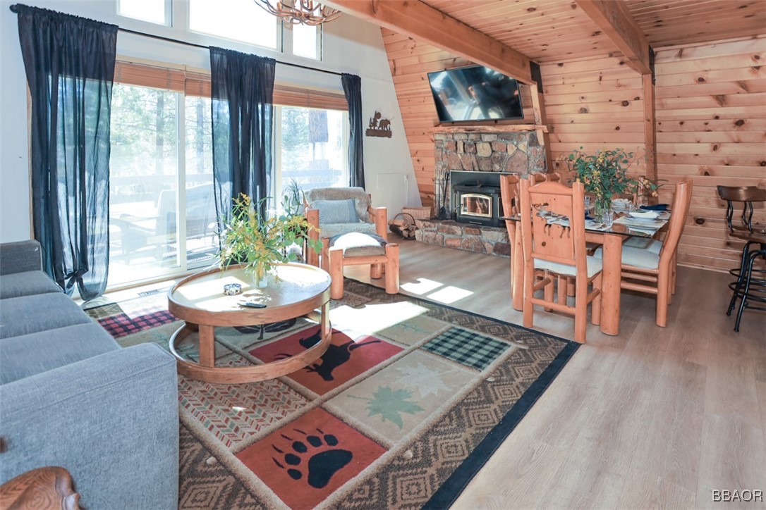 1019 Feather Mountain Drive Property Photo 4