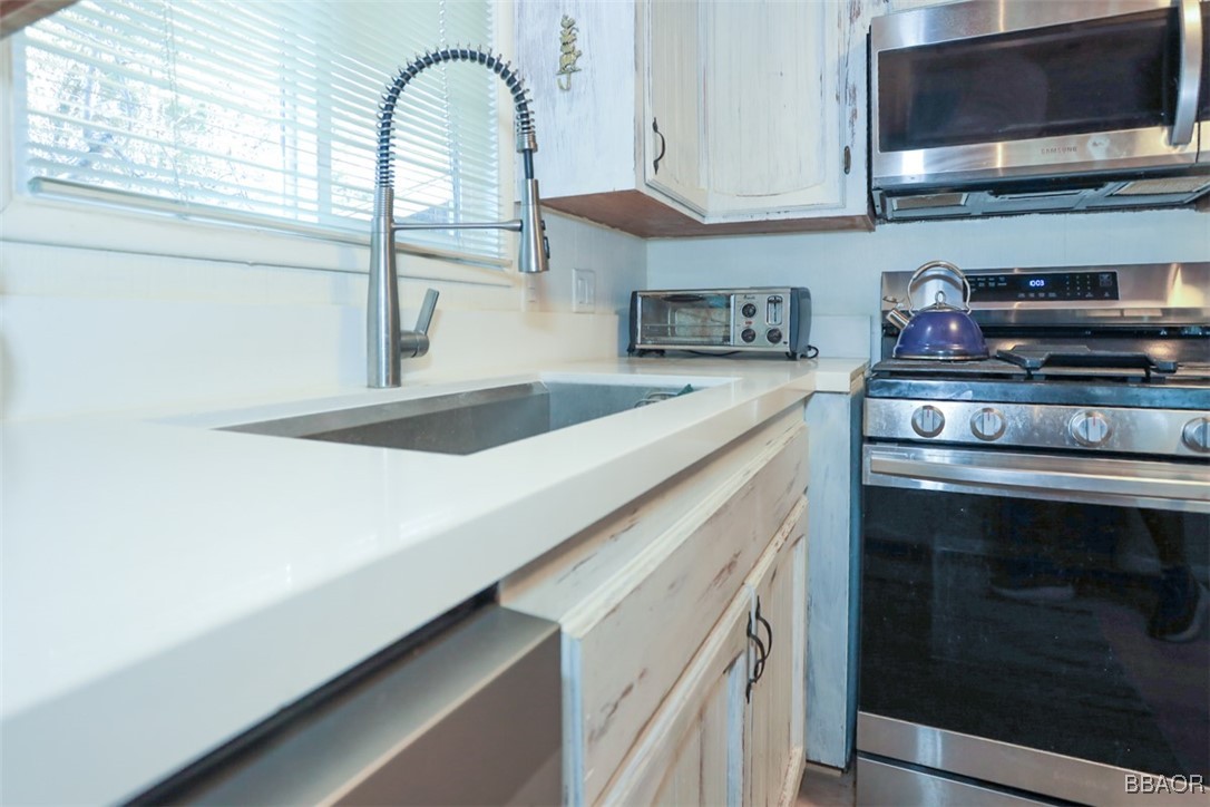 1019 Feather Mountain Drive Property Photo 7