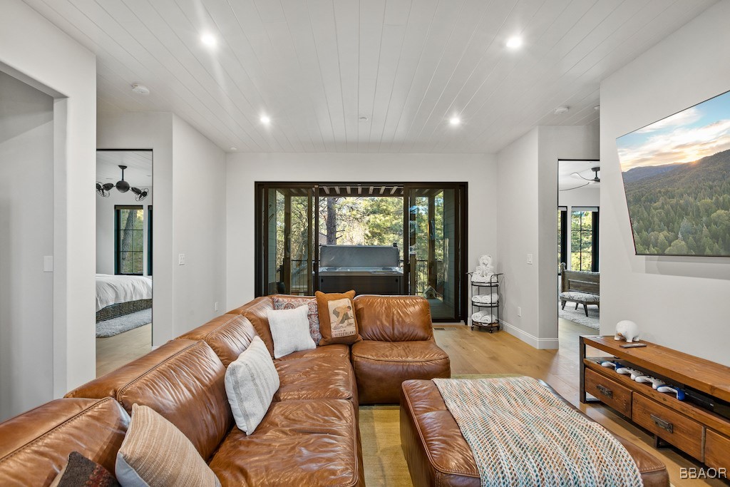 43595 Ridge Crest Drive Property Photo 24