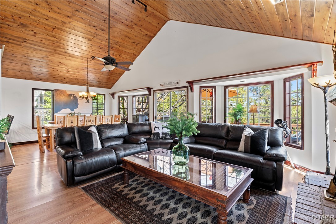 221 Grizzly Road Property Photo 3